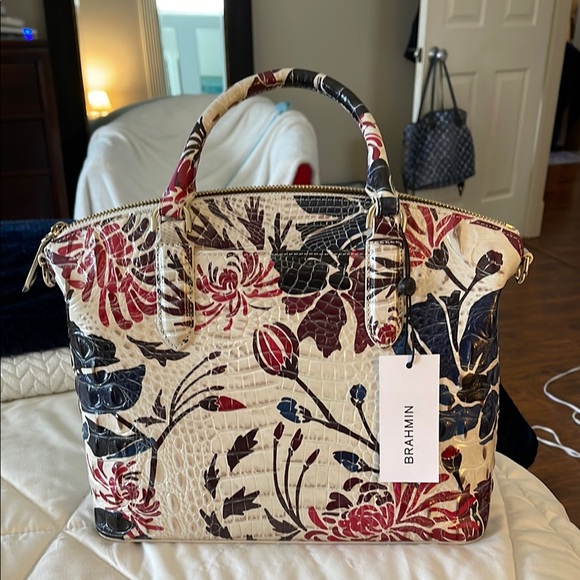 NWT BRAHMIN
Melbourne Collection Duxbury Extravaganza Satchel
Bag - Picture 2 of 6